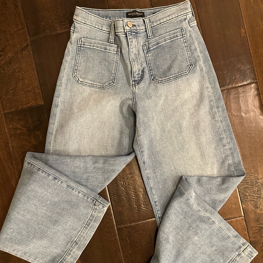Banana Republic High-Rise Wide Leg, Size 28 Regular, Medium Wash